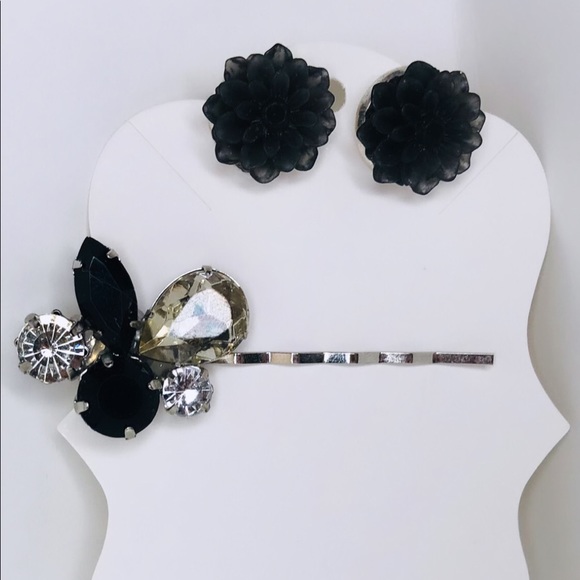 ☼4 for 20$☼ Matching Flower Earrings and Barrette Set - Picture 3 of 3